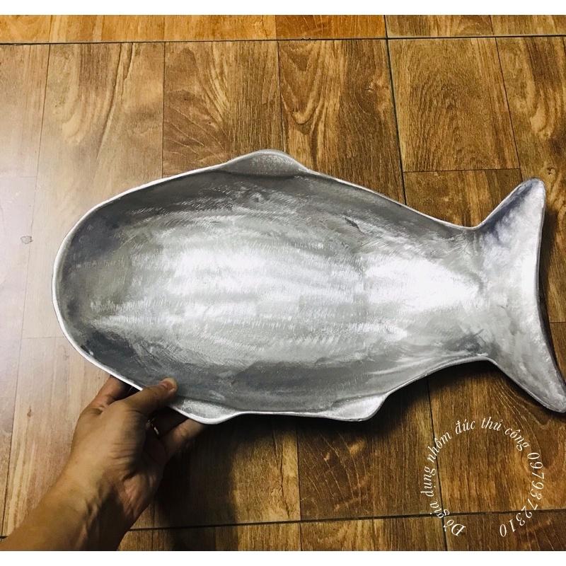 Khay cá chép om dưa hình con cá loại to