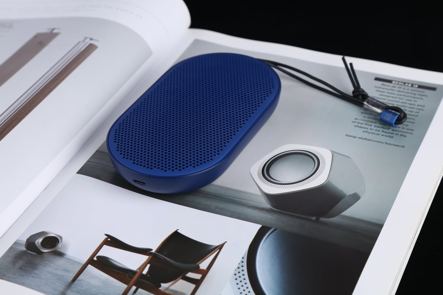 Loa Di Động BeoPlay P2 Royal Blue-  Hàng chính hãng