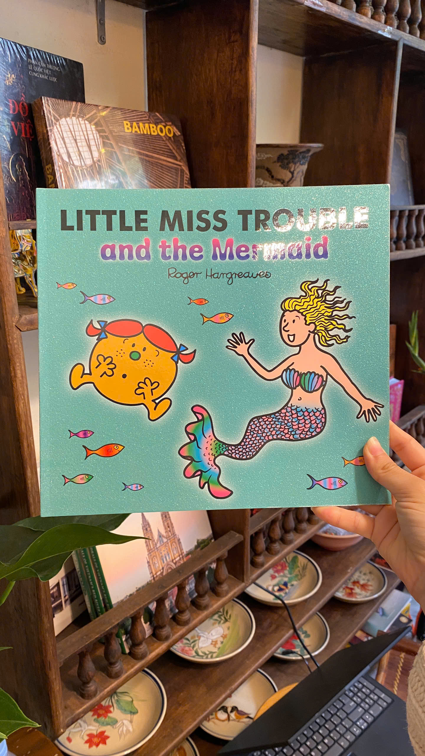 Sách - Little Miss Trouble and the Mermaid by Roger Hargreaves | Children's English Picture Book
