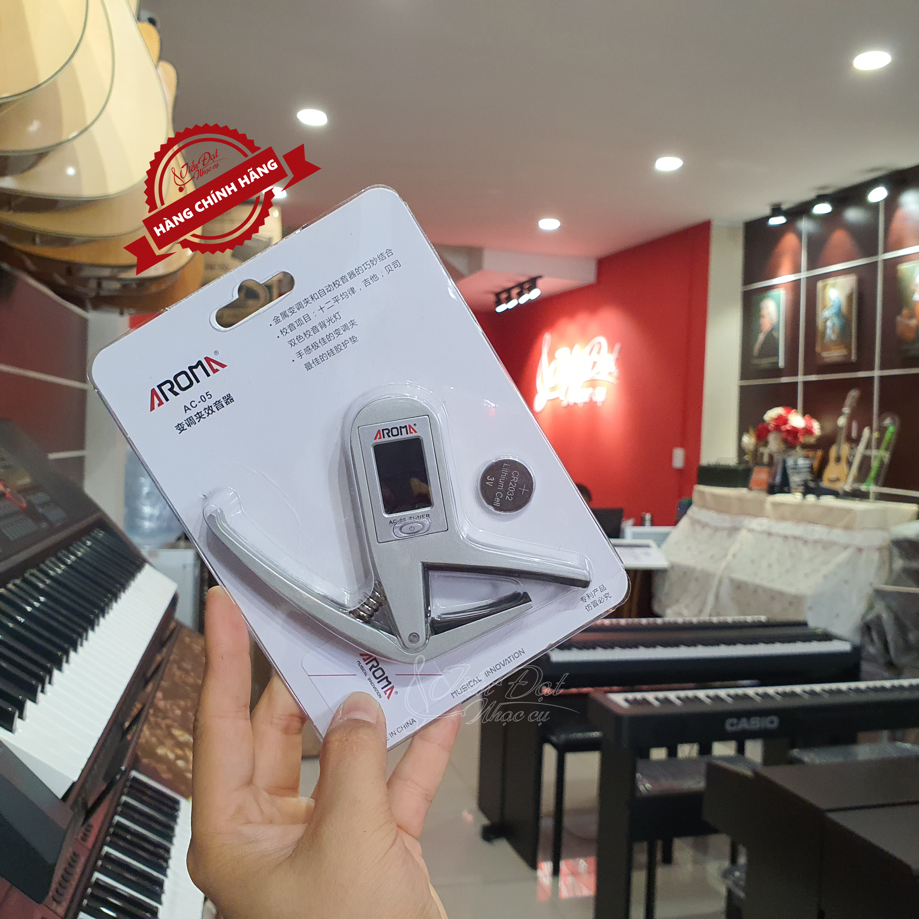 Máy Lên Dây + Kẹp Đàn Capo Guitar Chính Hãng Aroma AC-05, Dành Cho Guitar, Ukulele, Guitar Bass, Chromatic