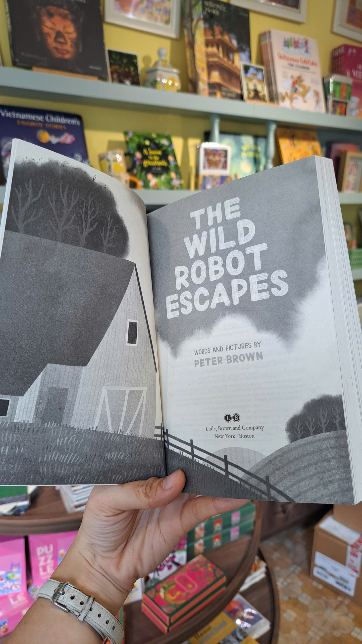 Sách - The Wild Robot Escapes by Peter Brown | Science Fiction / Văn học Thiếu nhi / Ngoại văn