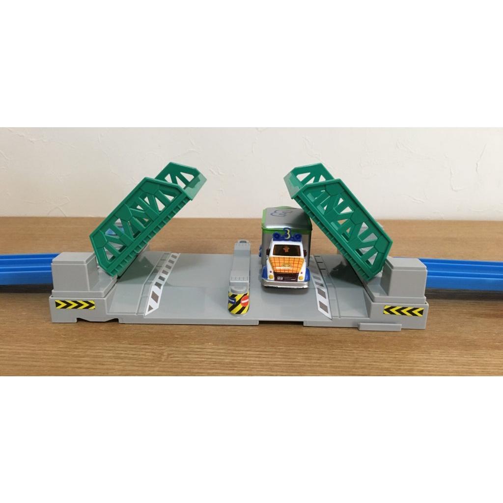 Đồ chơi đường ray Plarail J-05 Crossing