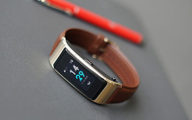 Vòng đeo tay kiêm tai nghe bluetooth Huawei Talk Band B5 