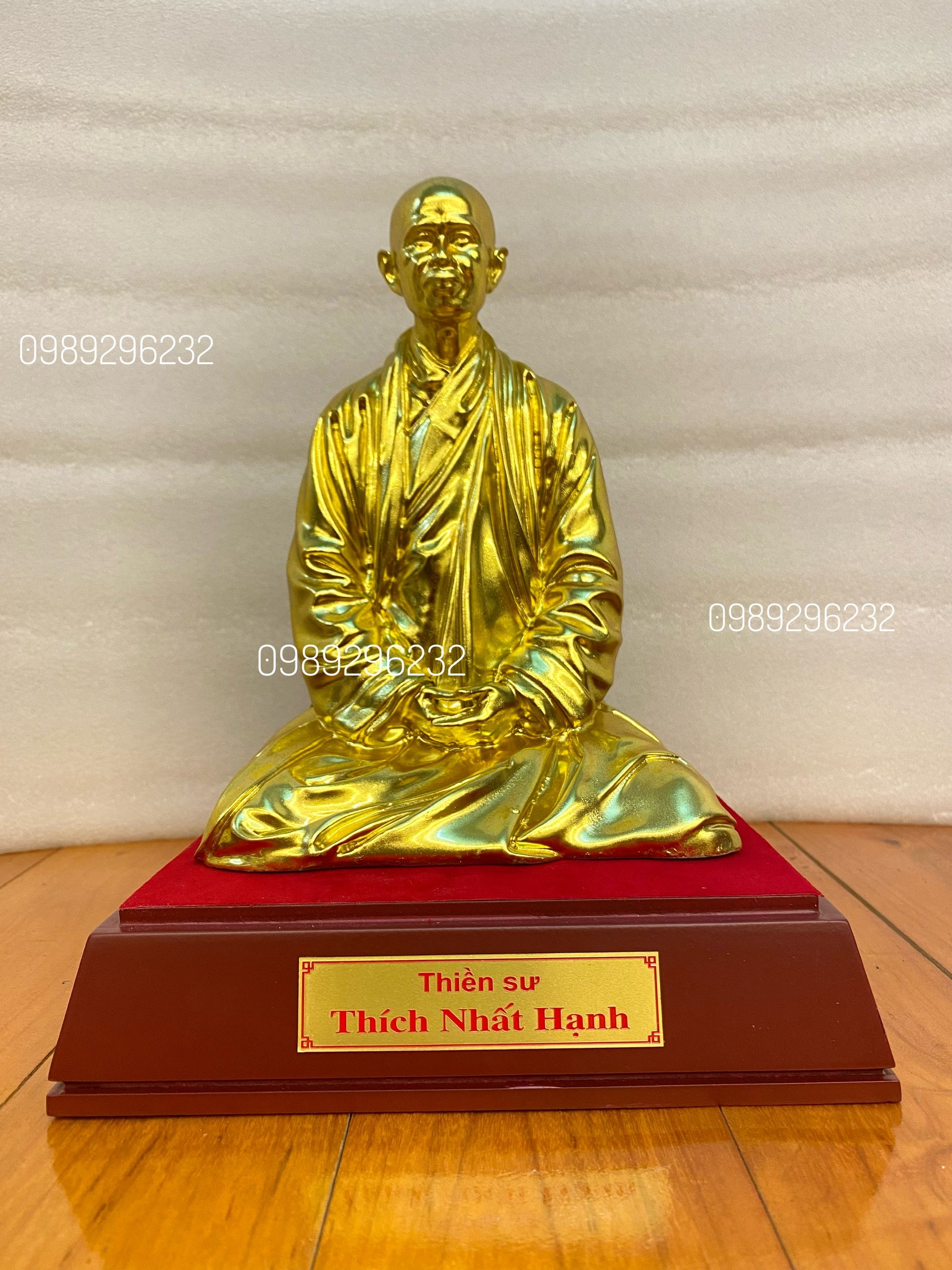 Tượng Thiền Sư Thích Nhất Hạnh bằng đồng dát vàng - Tượng sư Thích Nhất Hạnh