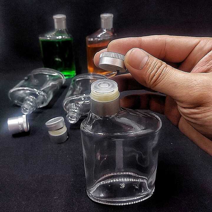 Chai Thủy Tinh Nhỏ Bỏ Túi 100ML mẫu Dẹt kiểu SỐ 6 nắp nhựa bạc - Chai đựng rươu Mini thiết kế độc đáo
