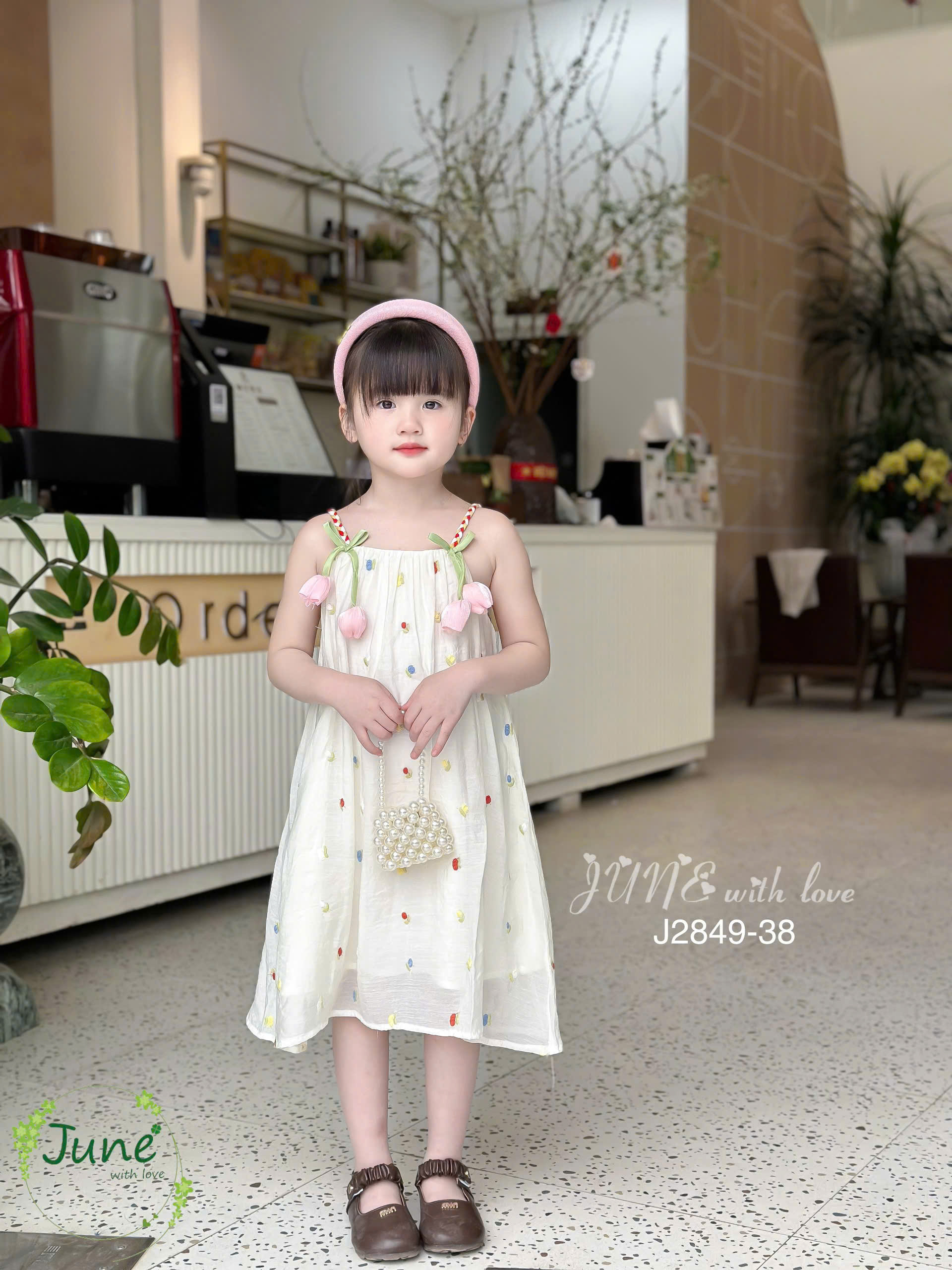 Đầm váy hai dây cho bé gái hoa tuplip mùa hè mát mẻ đi chơi du lịch đẹp từ 10-40kg chất tơ mềm