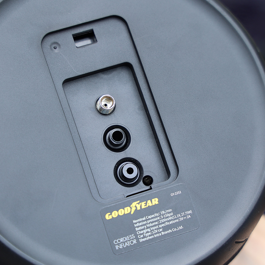 Máy Bơm Lốp Ô Tô Không Dây Tích Điện Tự Ngắt Đa Năng GOODYEAR GY -2252