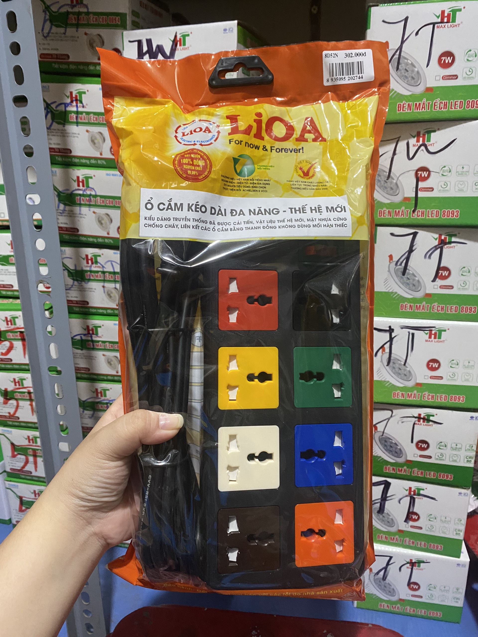Ổ cắm kéo dài đa năng LiOA 8 ổ cắm