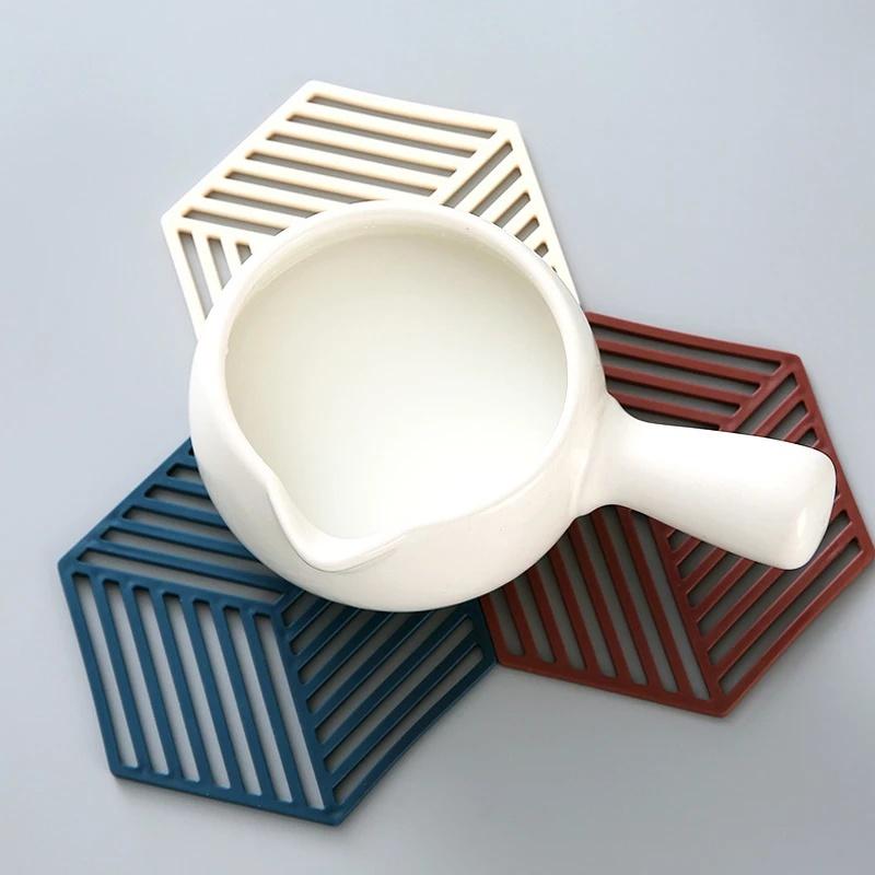 1 miếng lót ly cách nhiệt hình lục giác bằng silicone