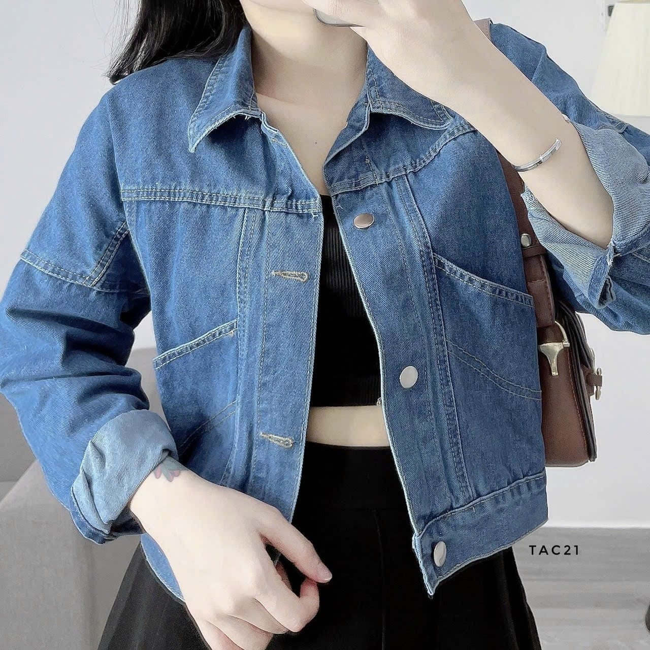 Áo khoác jean nữ croptop túi kiểu - Áo khoác jean hàng VNXK chất lượng tốt màu xanh BASIC