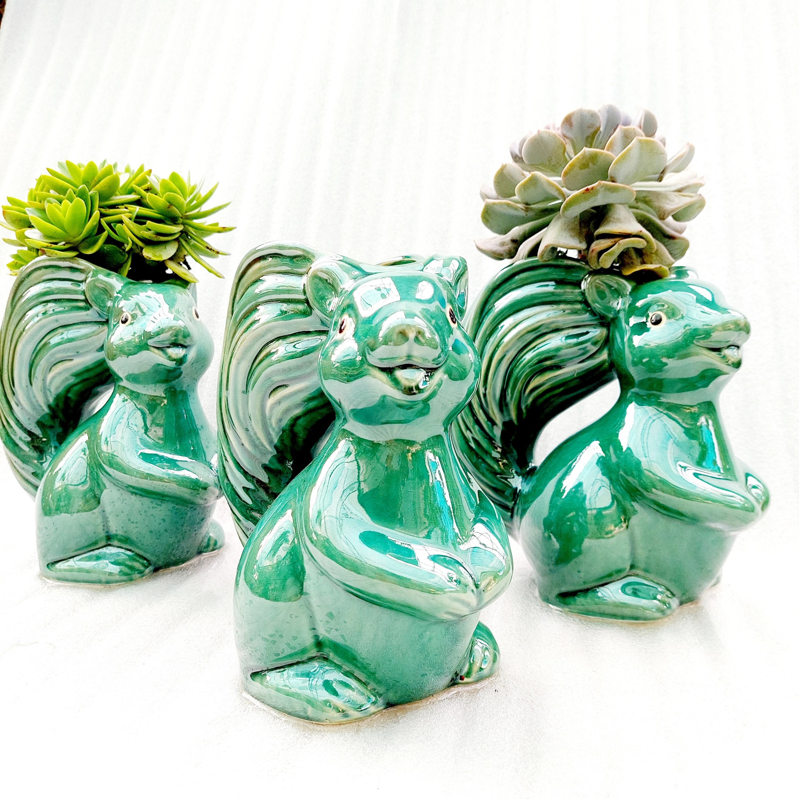 Chậu men - Sóc tinh nghịch, miệng chậu , chiều cao 20cm