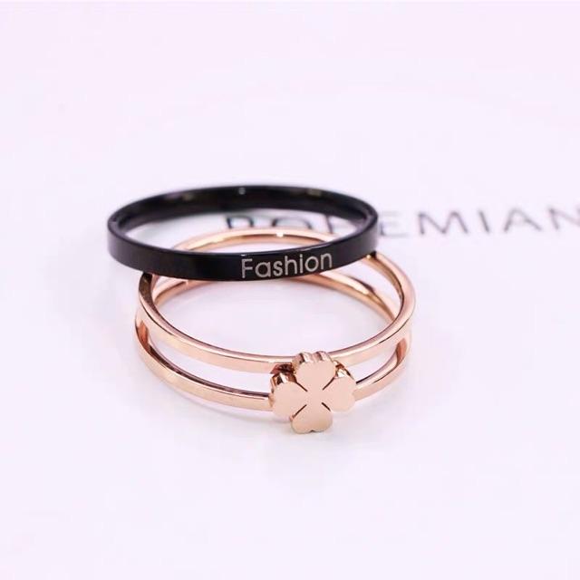 Nhẫn titan set 2 chiếc cỏ 4 lá không đen