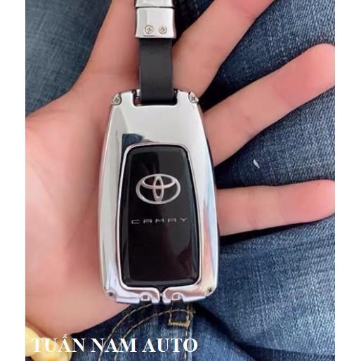 ỐP KHÓA DÀNH CHO XE TOYOTA CROSS, CAMRY 2019, 2020, 2021 HỢP KIM