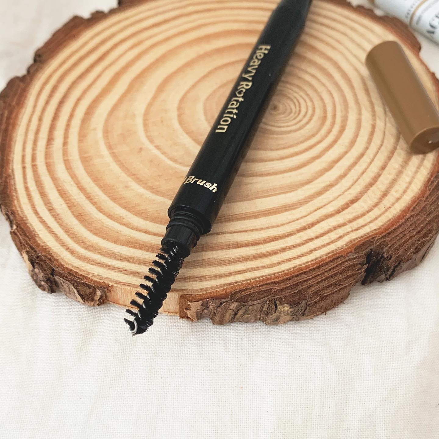 Bút Chì Sáp Kẻ Lông Mày Chống Trôi Lõi Siêu Mịn Kissme Heavy Rotation Eyebrow Pencil 0,09g (Nâu Sáng)
