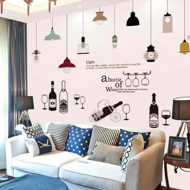Decal dán tường Combo 2 tranh dây đèn thả + trang trí chai rượu