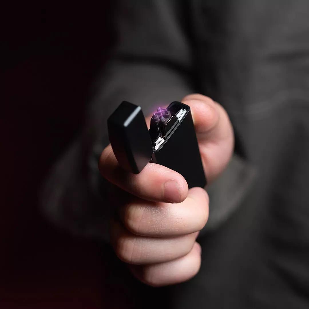 Quảng cáo cực ong hồ quang sạc bật lửa USB di động ngoài trời chống gió sáng tạo cảm ứng bật lửa điện tử