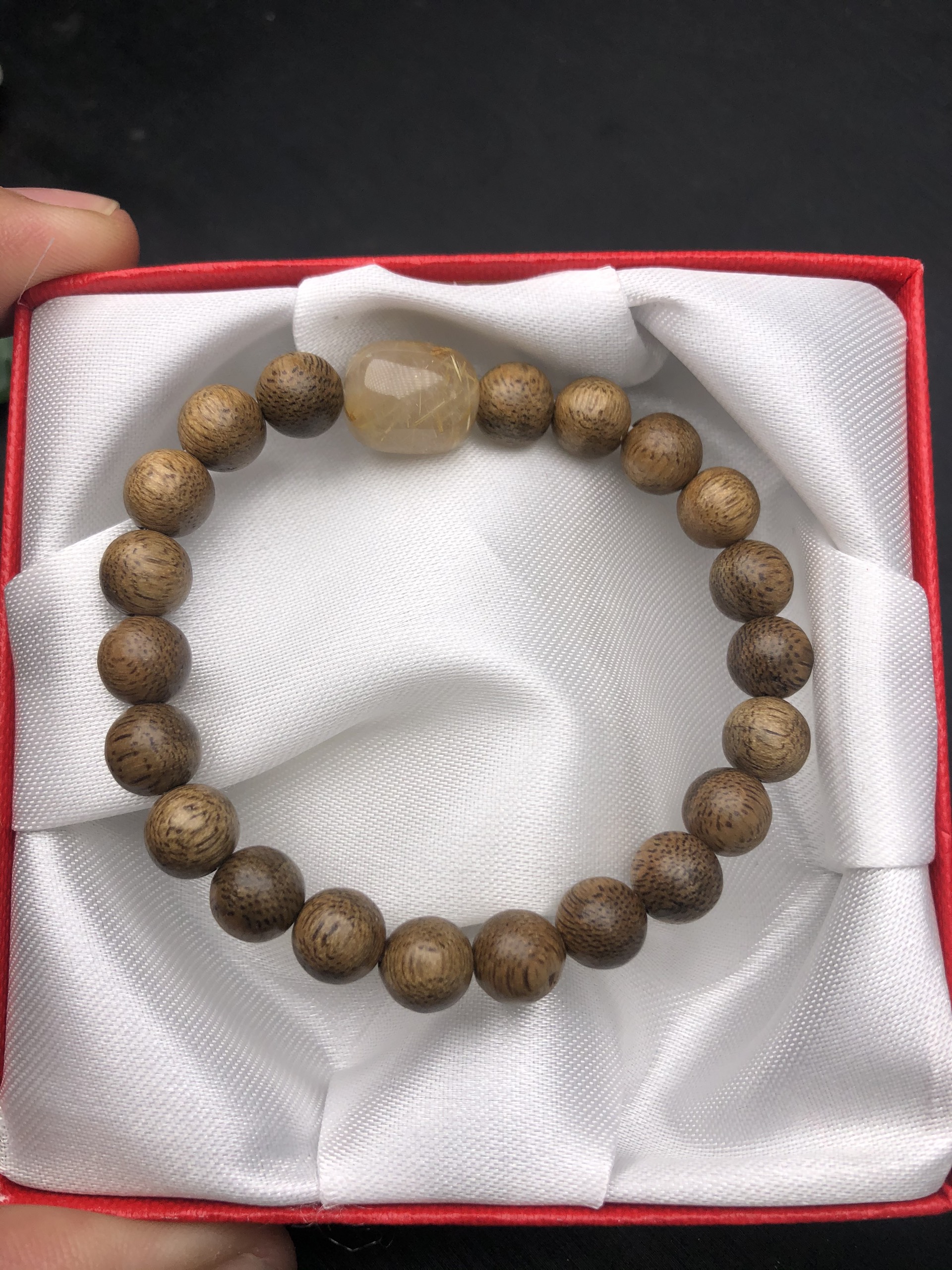 Vòng tay trầm tốc 8 mm mix lu thống tóc vàng
