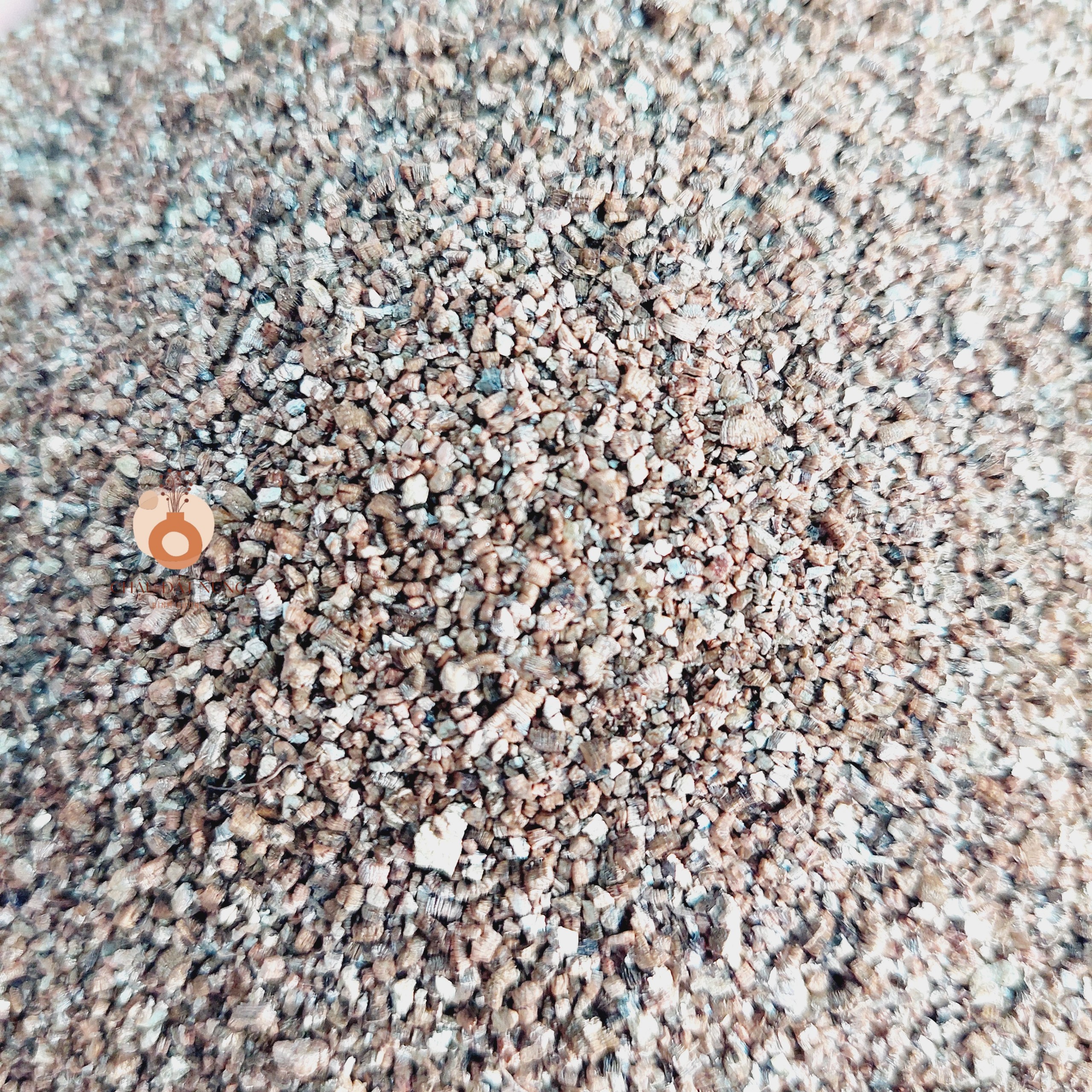 Đá Vermiculite size 2-4mm, điều hòa độ ẩm - kích thích ra rễ - 100gram