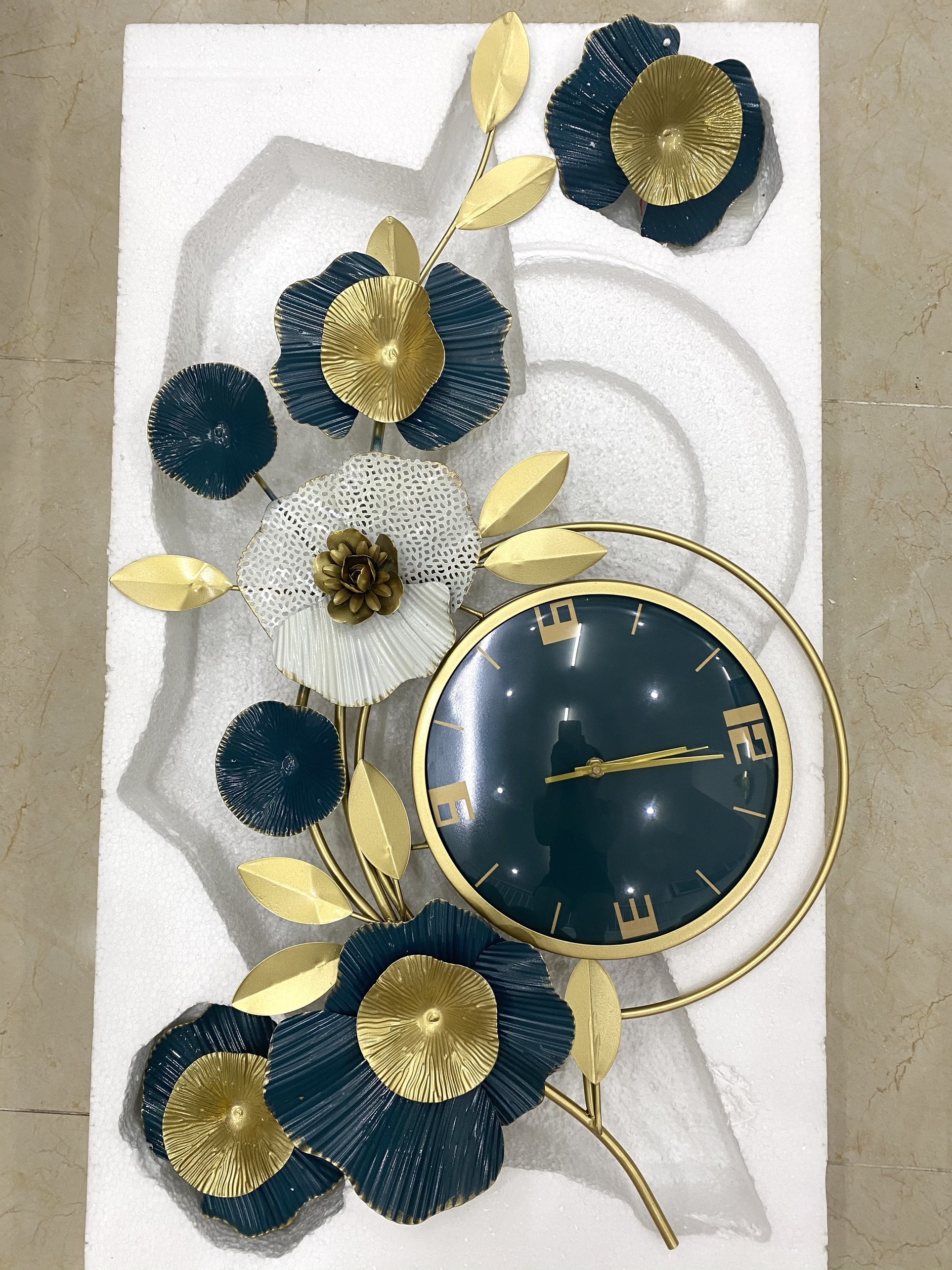 Đồng hồ treo tường trang trí decor kim trôi hoa mai Hm2106 cho phòng khách - Màu xanh