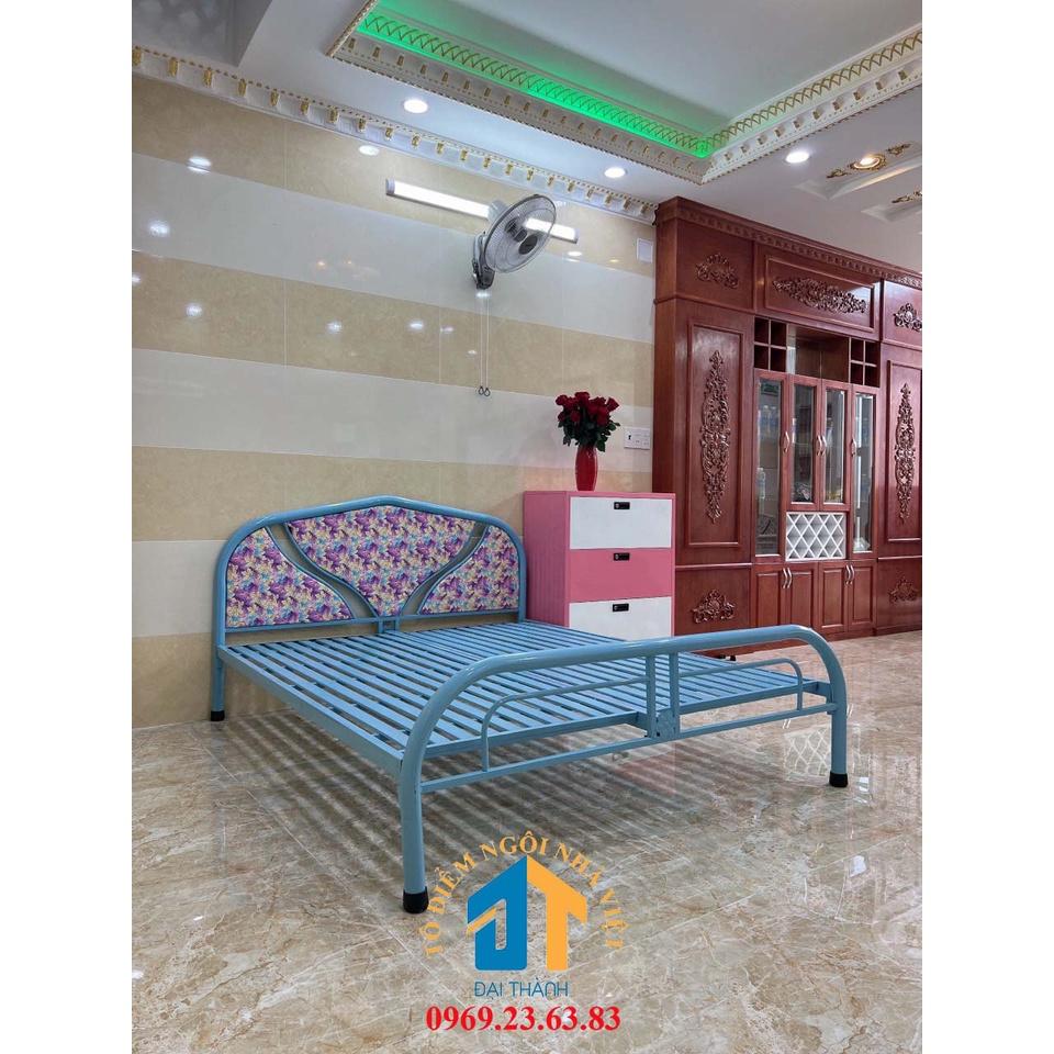 Giường sắt cao ĐẠI THÀNH cấp mẫu mới 1m8X2m màu xanh