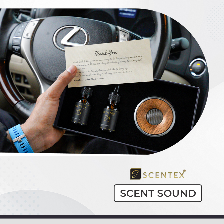 Nước hoa xe hơi cao cấp Scentex SCENT SOUND 100% Organic, được làm từ hợp kim kim ALUMINUM cắt CNC công nghệ cao kết hợp với bên trong là Gỗ Hoàng Đàn có mùi thơm nức tự nhiên, bên trong ruột bông có thể thấm hút tinh dầu khuếch tán mùi hương, khử mùi, di