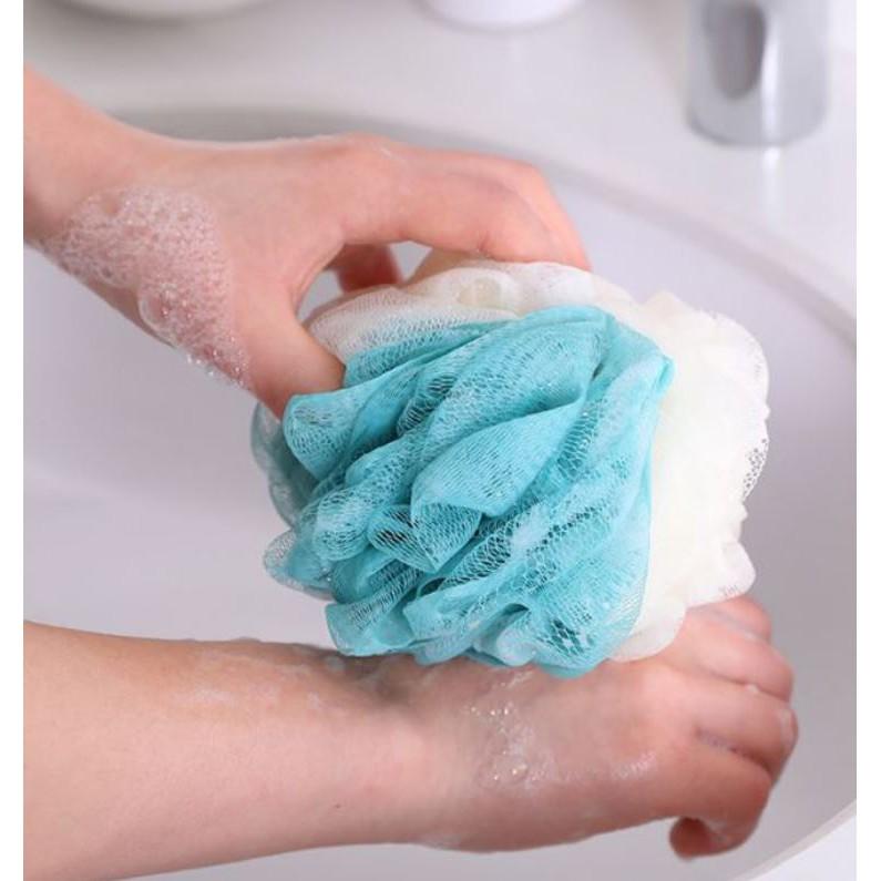 Bông tắm tròn 2 màu bằng vải lưới mềm mịn