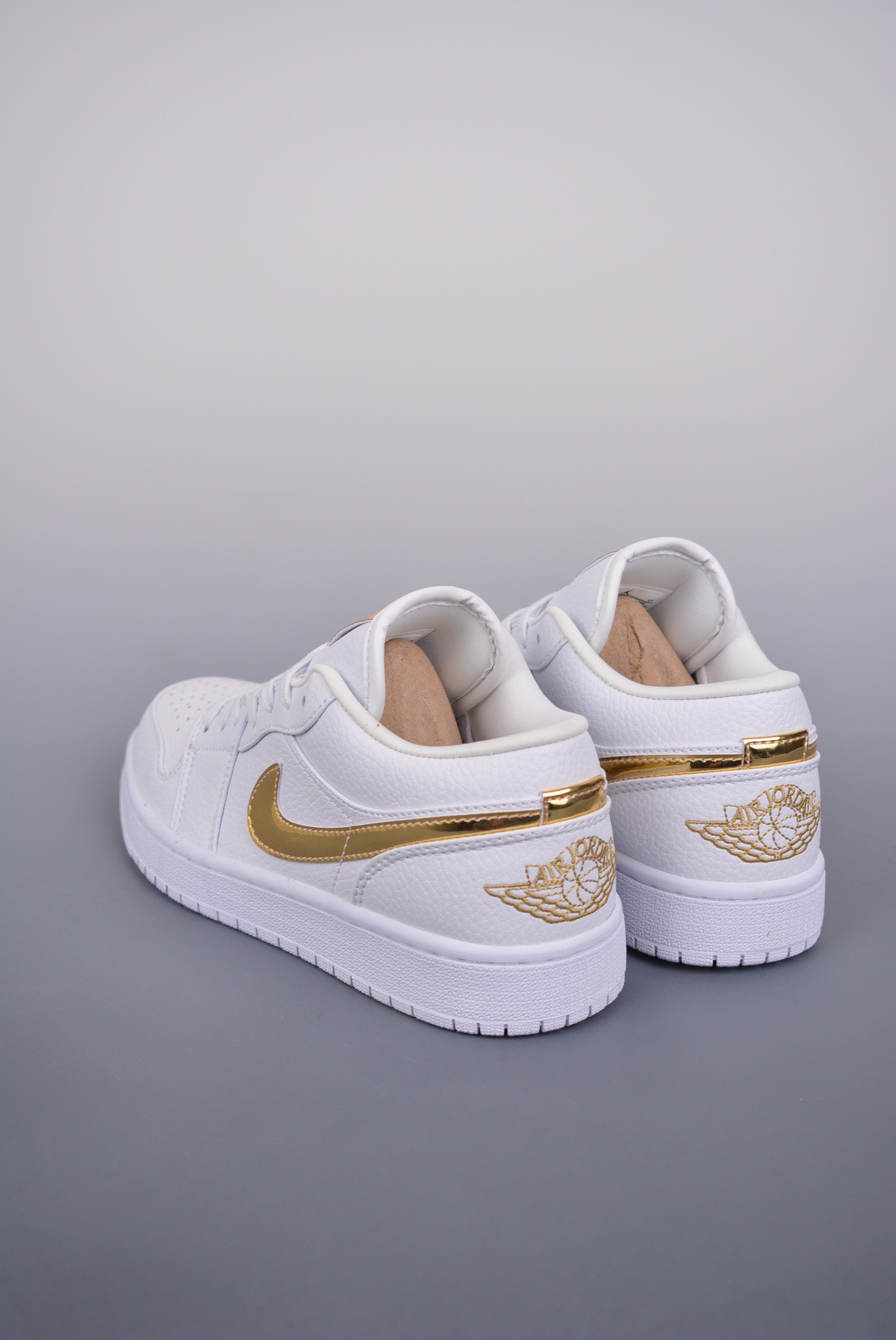 Giày sneaker Nam - N1ke Air Jord4n 1 Low &quot;White/Obsidian/Indian&quot; / Size 38-45