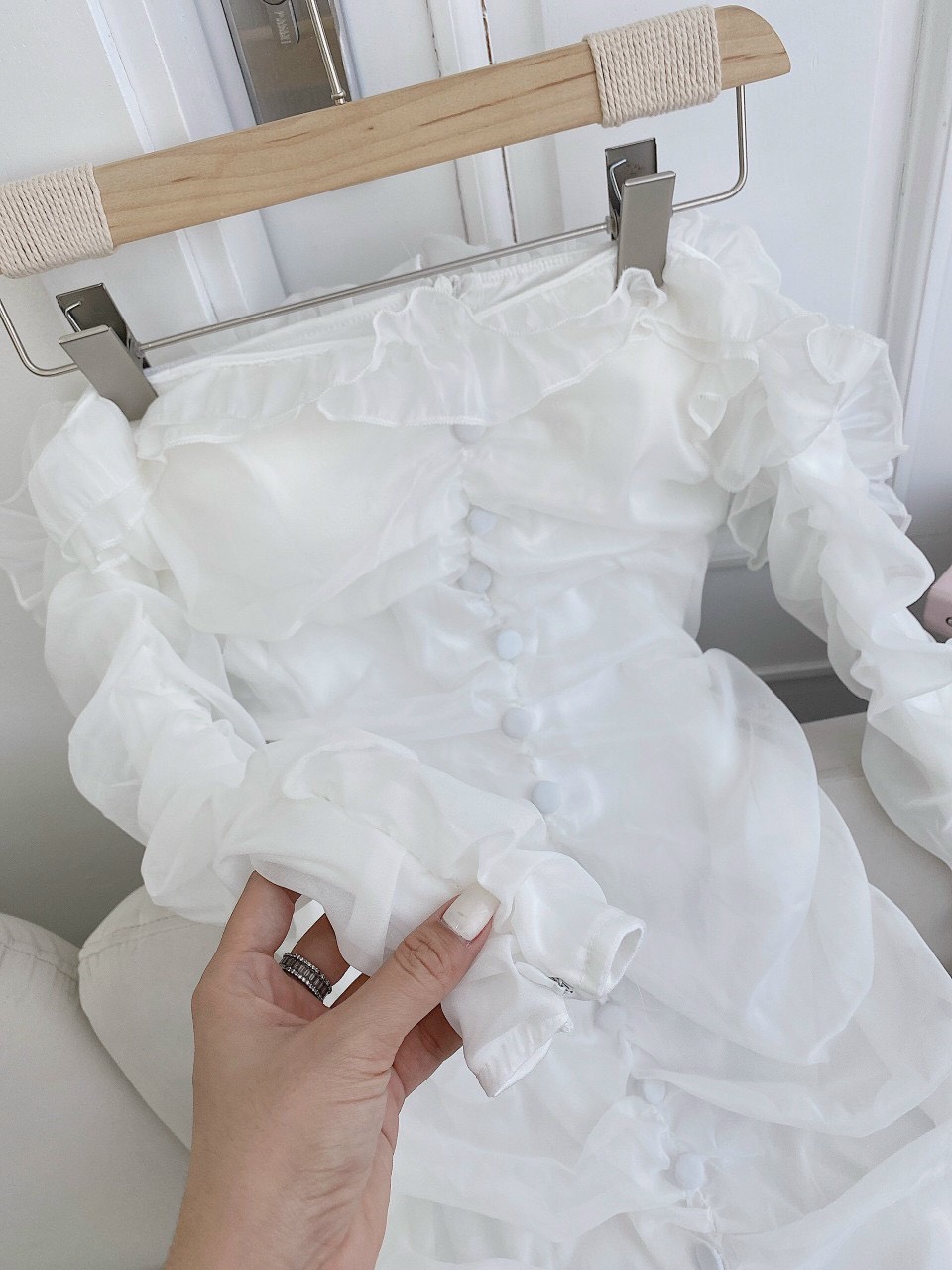 Đầm váy trễ vai ren tay dài ôm body