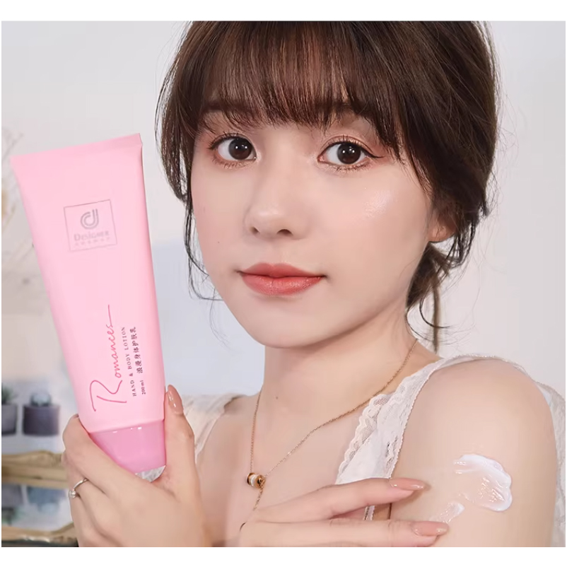 Sữa dưỡng thể trắng da Designer RSeries Body Lotion Thái Lan 200g