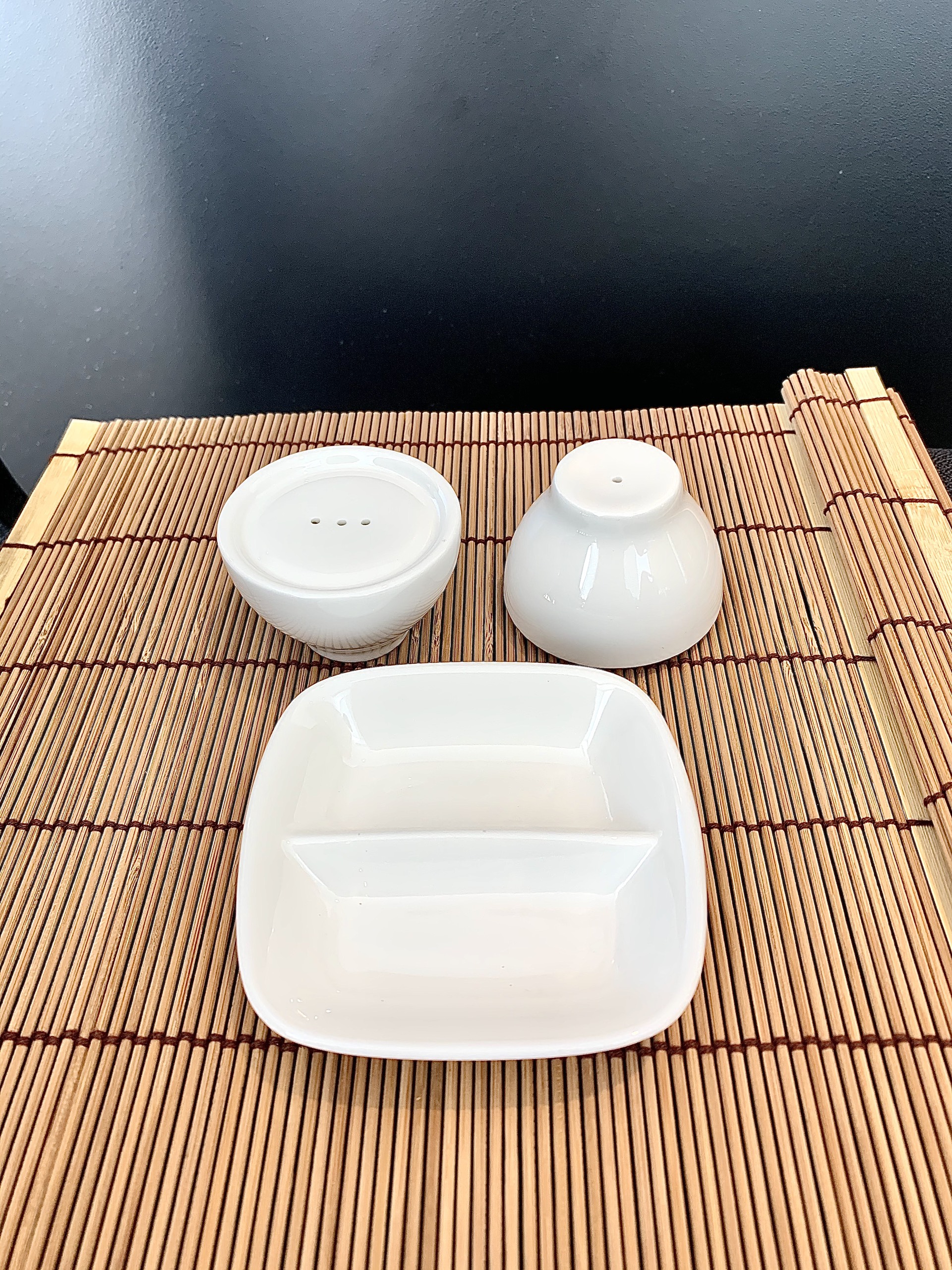 Bộ 3 món đựng gia vị muối, tiêu và nước chấm thương hiệu Royal Porcelain - Hàng nhập khẩu Thái Lan