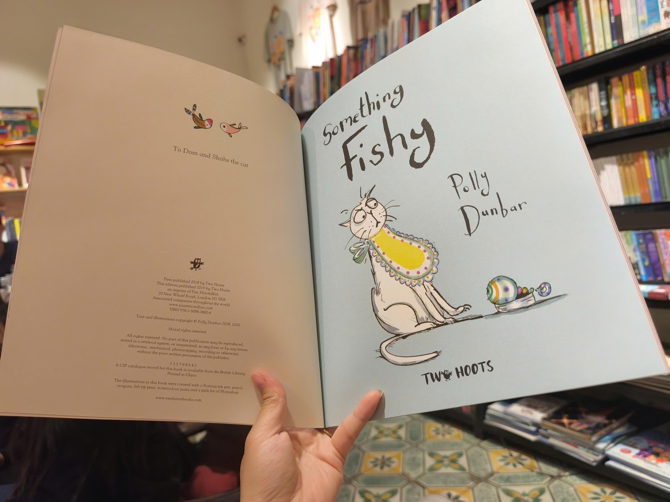 Sách - Something Fishy by Polly Dunbar - The perfect story for cat lovers everywhere