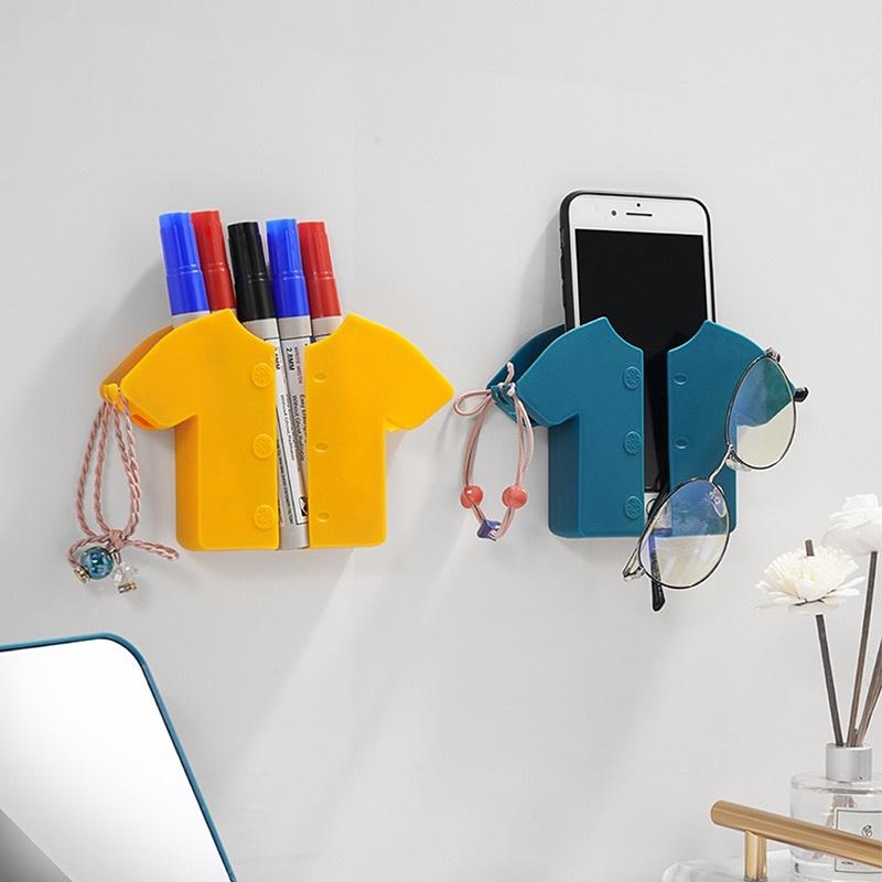 Giá treo hình chiếc áo để điều khiển remote, sạc điện thoại có rãnh sạc tiện lợi treo chìa khoá phụ kiện đa năng mẫu mới