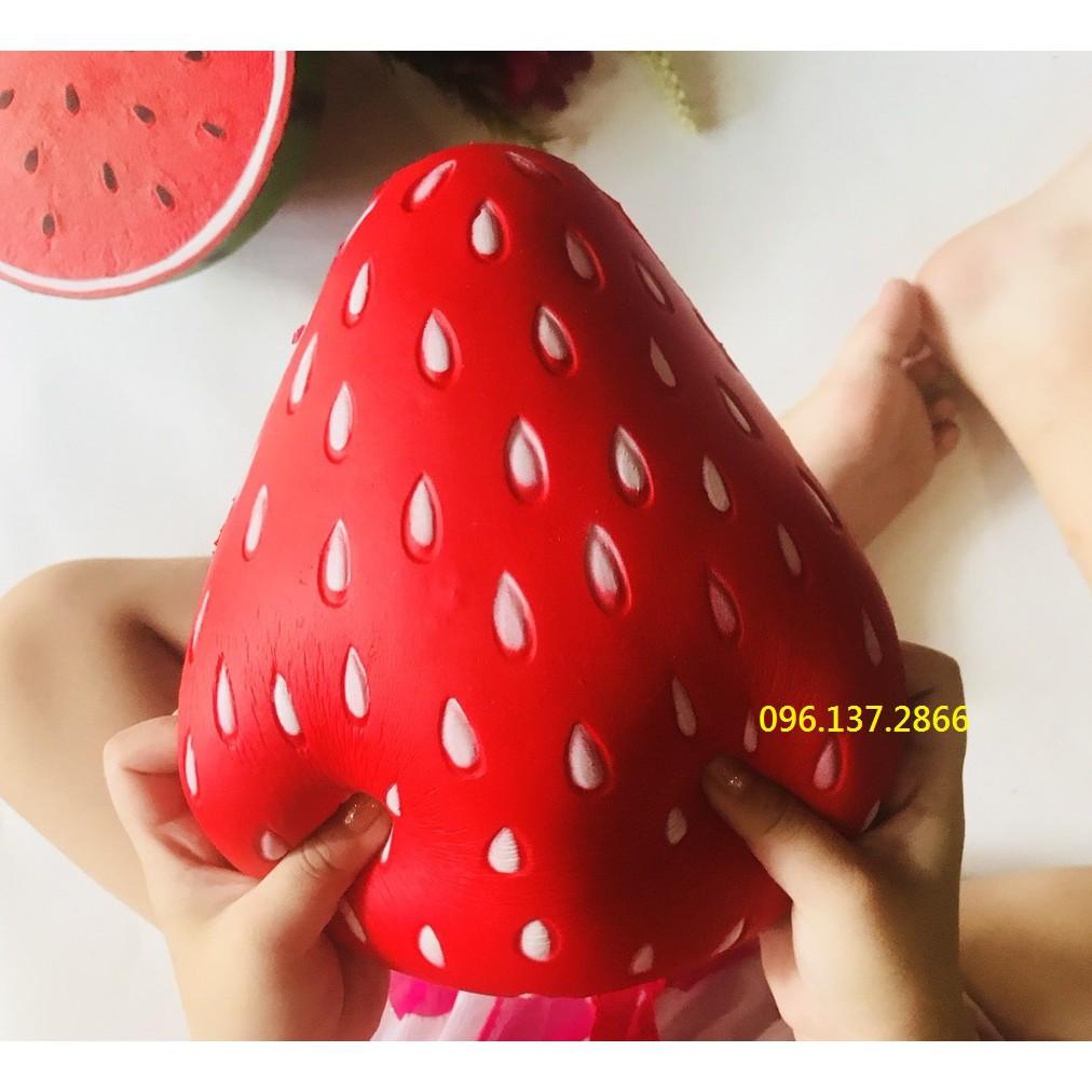 ( dautay) SQUISHY 1/2 QuẢ DÂU TÂY TO KHỔNG LỒ ( nguyenhuyen9916 )