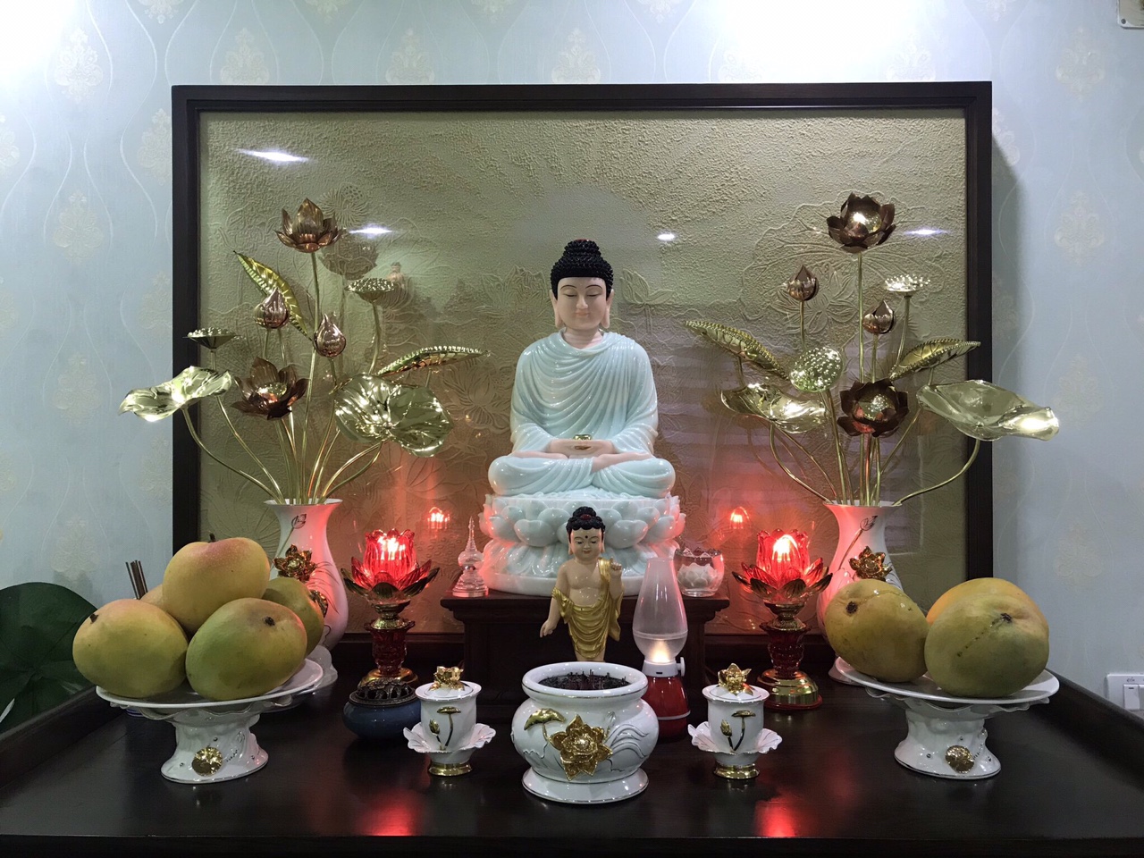 Đồ thờ cúng bằng đồng M009 hoa to + lọ sứ vàng