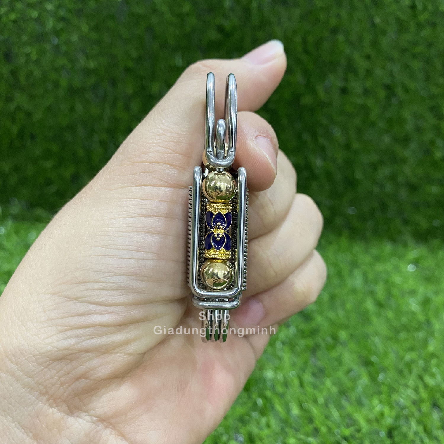 Móc Khóa Ô Tô họa tiết Tím bằng Inox 304 không gỉ Cao Cấp Hàng Việt Nam,Hàng làm thủ công tỉ mỉ , Màu Inox nguyên bản rất Sang và Sạch Sẽ ,Càng Dùng Càng Sáng - Móc khóa Xe Máy bền đẹp