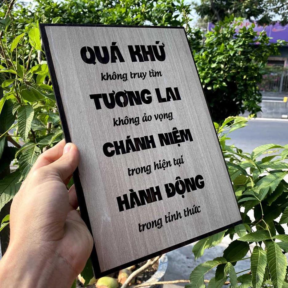 Tranh động lực CARINA T029- Quá khứ không truy tìm, Tương lai ảo vọng, Chánh niệm trong hiện tại, Hành động trong tỉnh