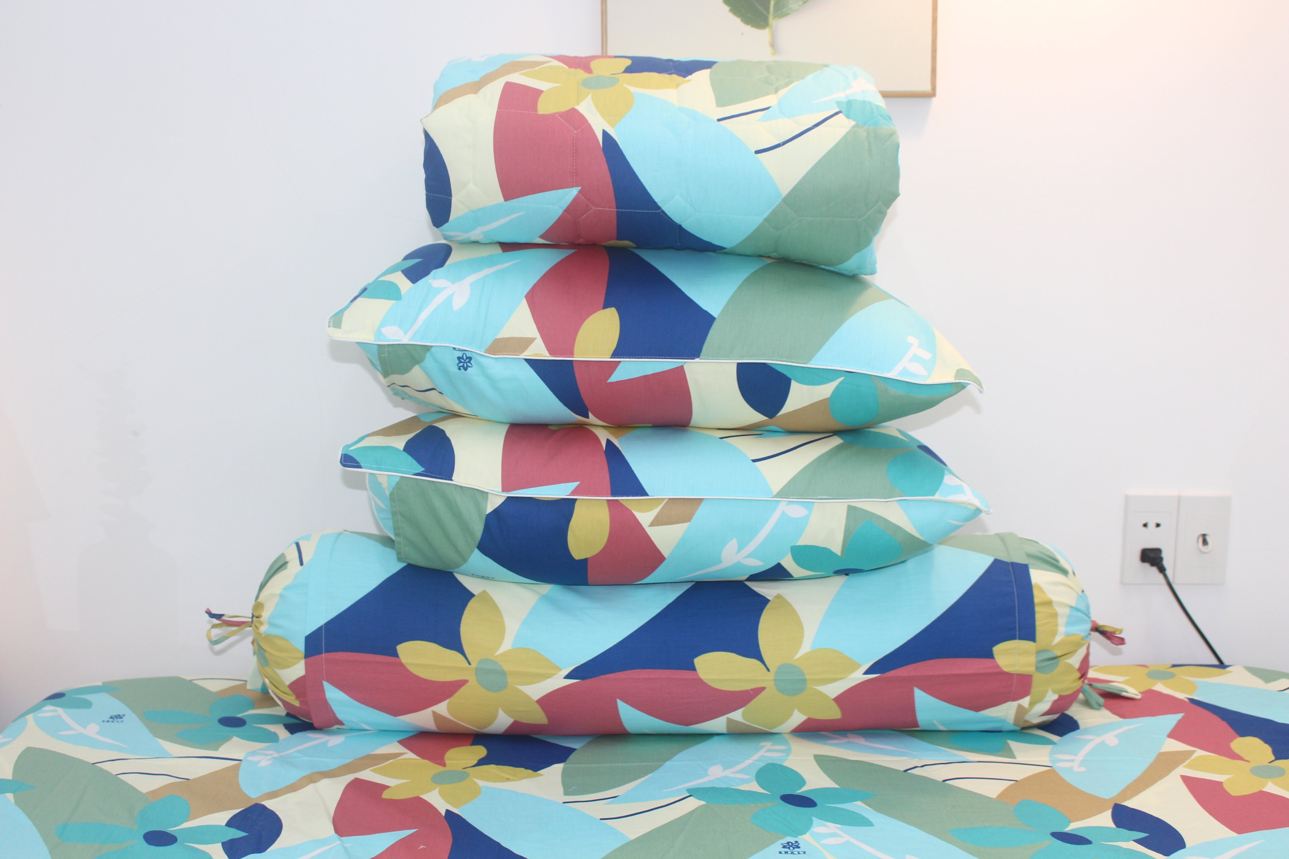 Bộ drap gối KHA LY - 100% cotton thiên nhiên - VN297-Hoa Latinh Vàng Đỏ