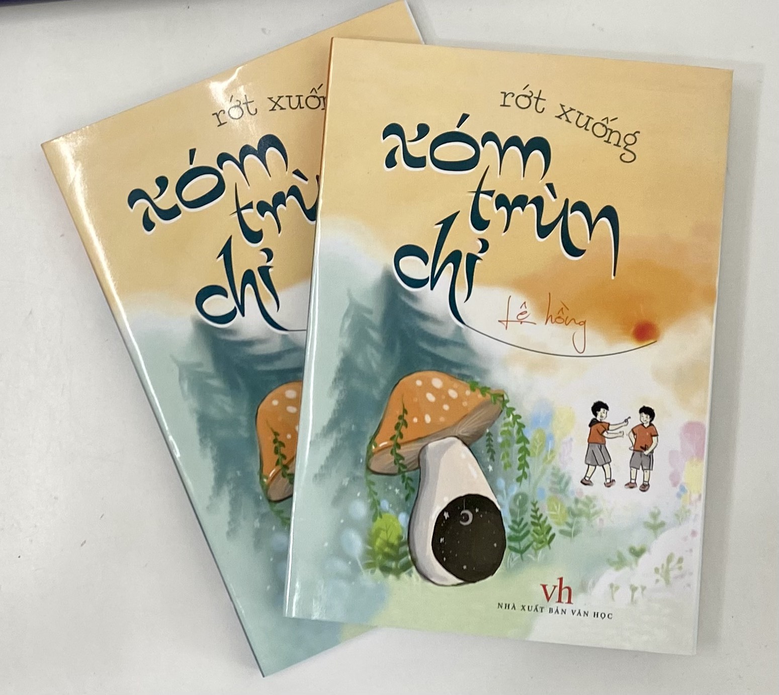 Rớt xuống Xóm Trùn Chỉ