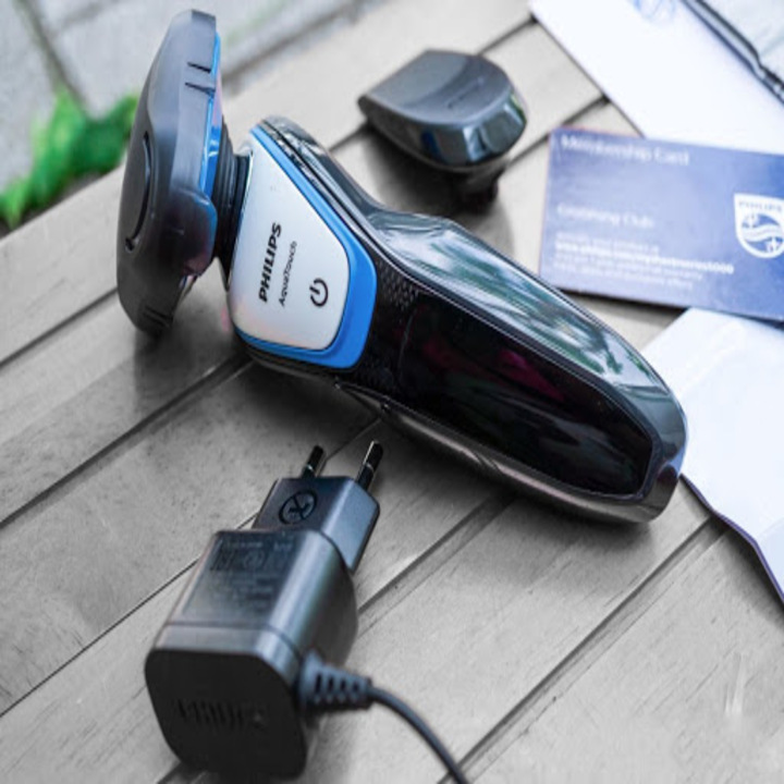 Máy Cạo Râu Khô Và Ướt Thương Hiệu Cao Cấp Philips S5070, tích hợp cả lưỡi thẳng cạo mai, sạc nhanh  (Hàng chính hãng)