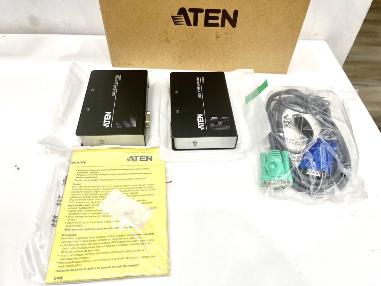 Bộ kéo dài KVM Aten CE700A KVM Extender 150 mét qua cáp mạng cat5e/cat6, chuẩn USB, độ phân giải 1920 x 1200@60Hz cho phép truy cập vào hệ thống máy tính ở cách xa tới 150 mét  - Hàng chính hãng