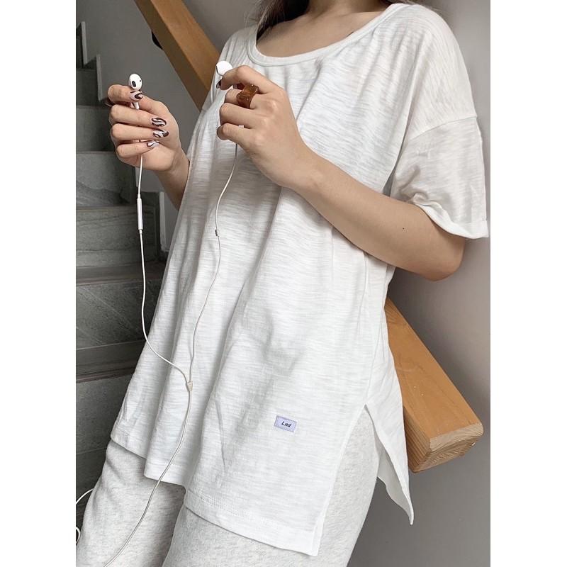 Áo thun trơn xẻ tà đen trắng đơn giản Sheera T-shirt Lnd