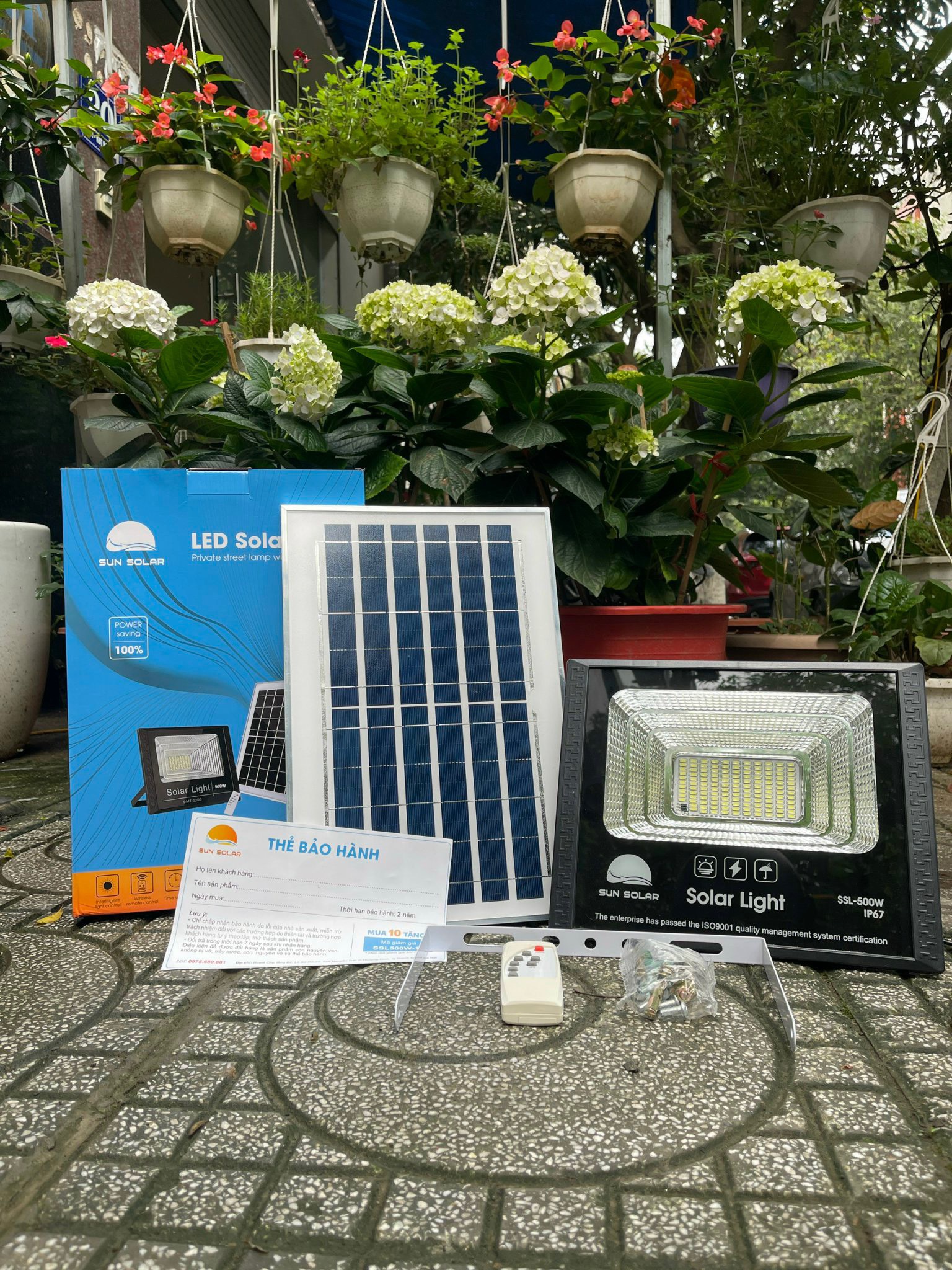 Đèn năng lượng mặt trời 500W đèn LED năng lượng mặt trời siêu sáng, điều khiển từ xa