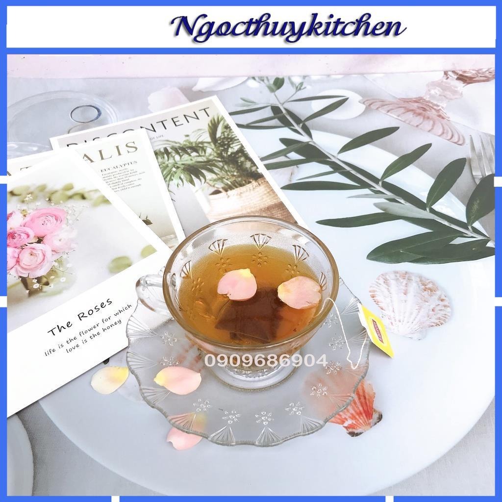Tách trà kèm dĩa in hoa văn sang trọng