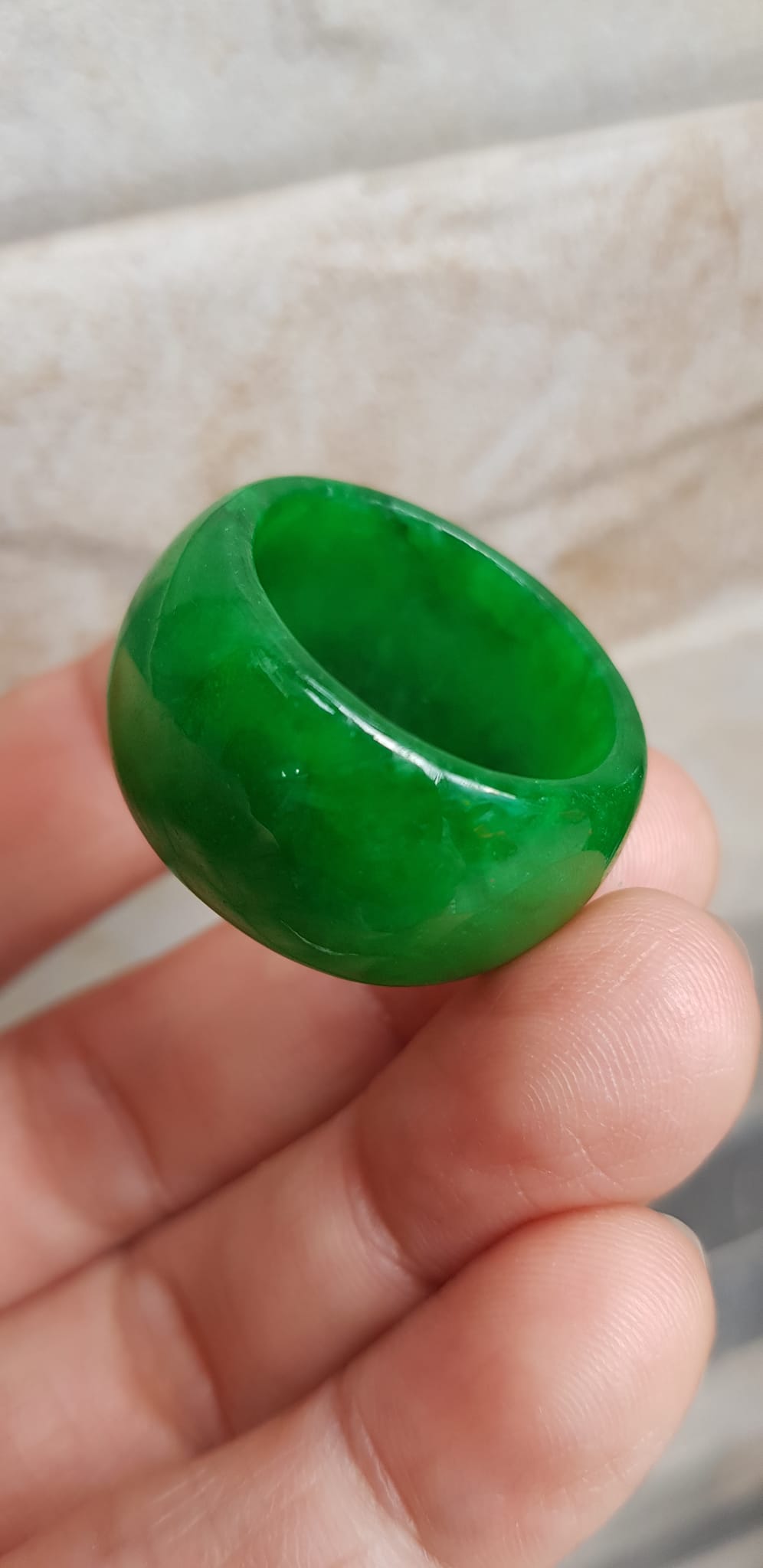 Nhẫn Nam Đá cẩm thạch Xanh tươi bóng đẹp Nhẫn ni 20mm x Cao 14mm x dầy 4mm Hợp nam mệnh mộc mệnh hỏa mệnh Thủy đeo nhẫn ni 20mm đẹp ạ