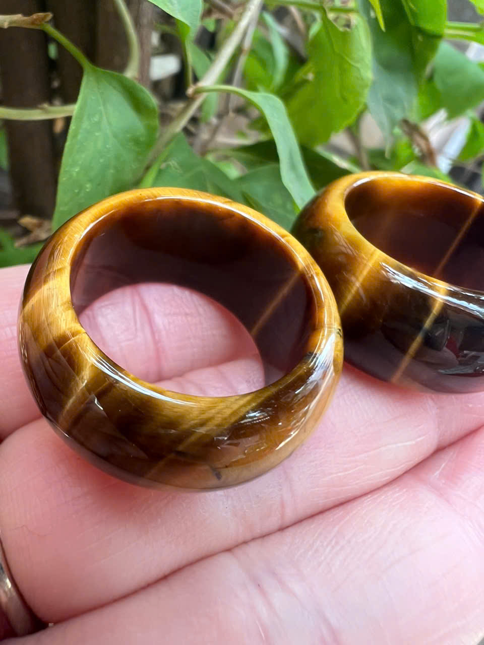 Nhẫn Nam Đá Mắt Hổ Vàng Nâu Tiger Eyes Tự Nhiên đậm bóng đẹp mới Ni 19mm Cao 12mm dầy 4mm nam mệnh Kim mệnh Thổ mệnh Thủy đeo ni 19mm rẻ đẹp ạ