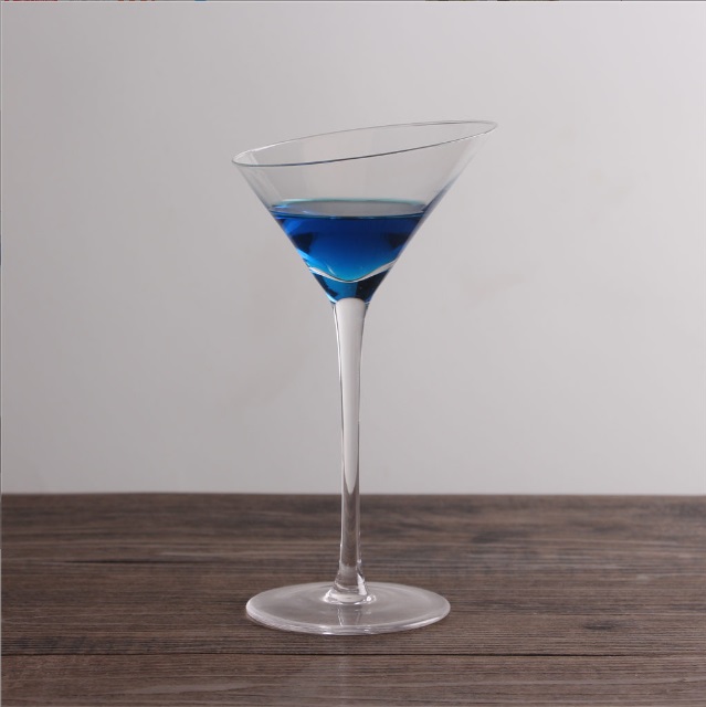 Martini glass cocktail- Ly cocktail miệng chéo