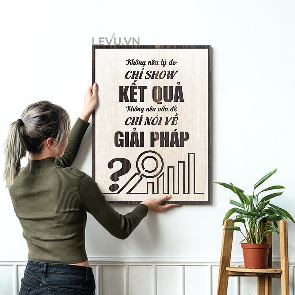 Tranh slogan nơi làm việc LEVU LV006 "Không nêu lý do chỉ show kết quả, không nêu vấn đề chỉ nói về giải pháp"