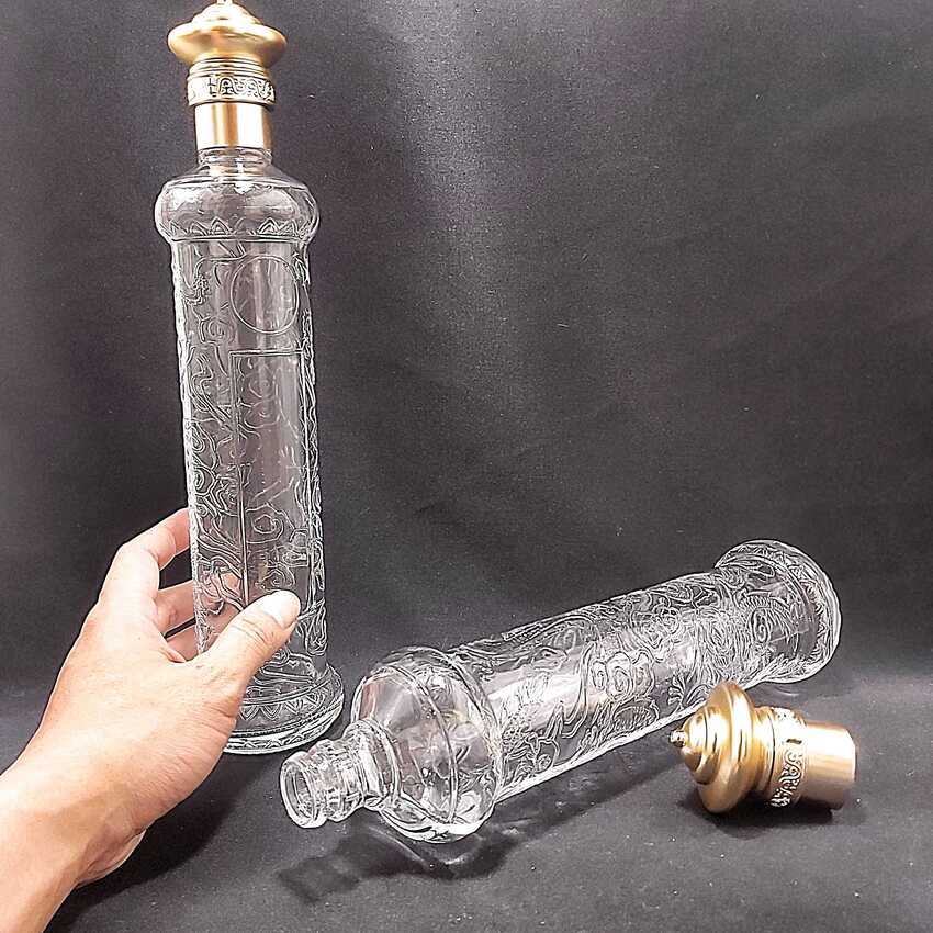 Bình Đựng Ruou 500ML thủy tinh trụ cao họa tiết rồng – nắp nhựa hình tháp màu đồng – Bình Đựng Rượu Đẹp - Chai Đựng Rượu Đẹp sang trọng