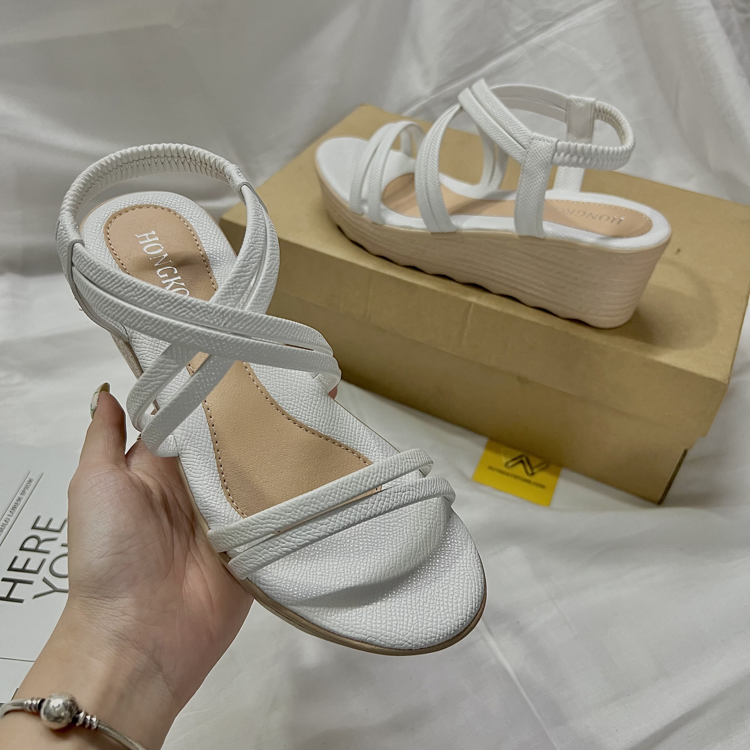 Giày Sandal Nữ Quai Ngang Đế Xuồng Màu Trắng Đen Dây Mảnh Nhỏ Duy Nhật Store Học Sinh Đi Học Bền Uzzang Chiến Binh Thun