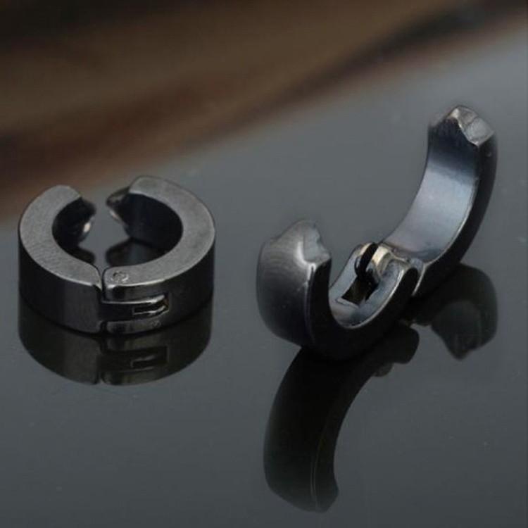 1 khuyên tai thời trang bằng thép không gỉ kiểu tròn đầy cá tính